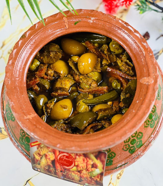 1500 Grams Homemade Achar In Mud Handi With Sarson Oil Bottle