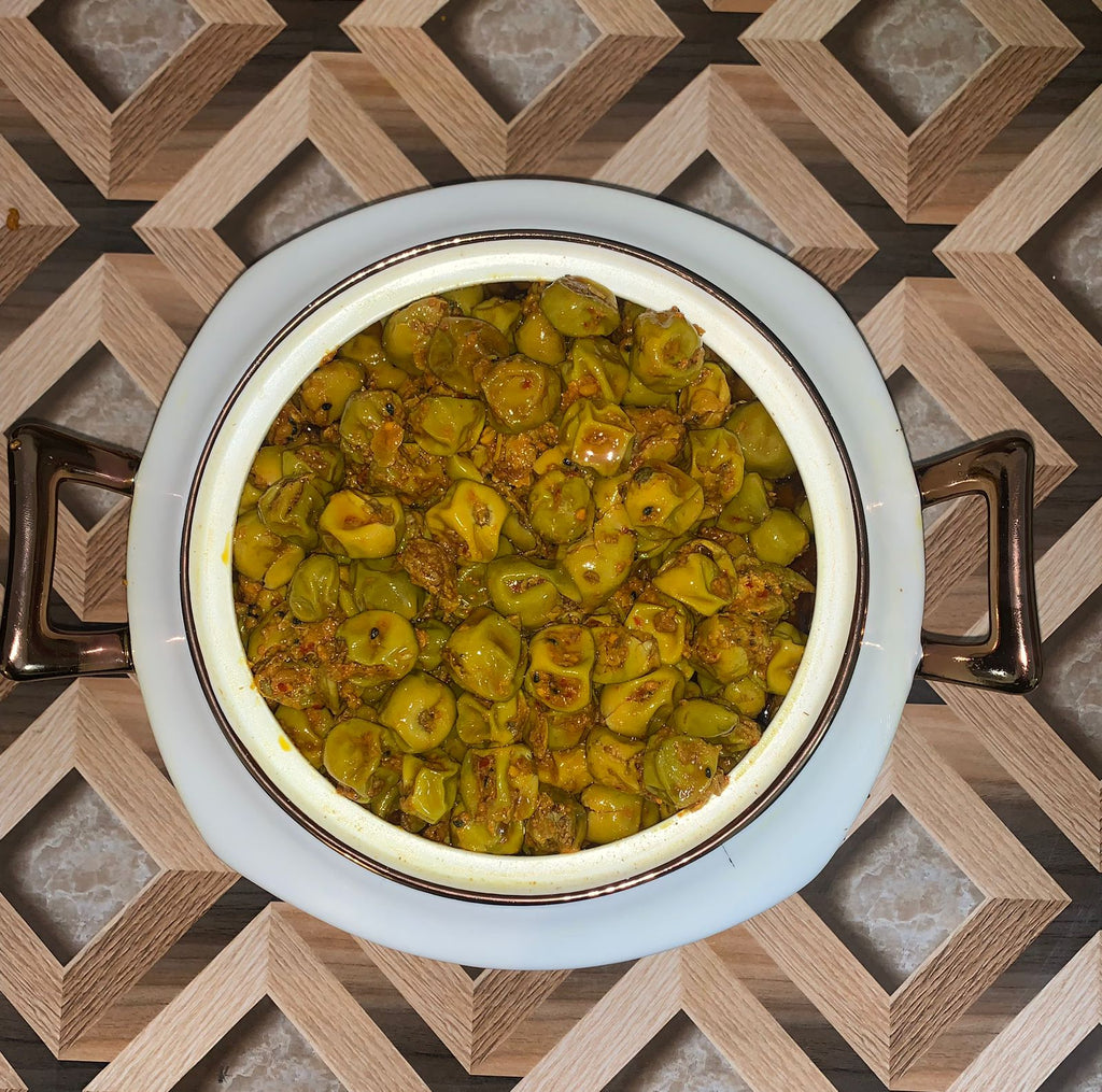 Mama's Signature Mud Handi Achar - 1.5 KG Achar + Free Sarson Oil Bottle