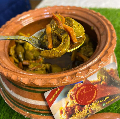 1500 Grams Homemade Achar In Mud Handi With Sarson Oil Bottle