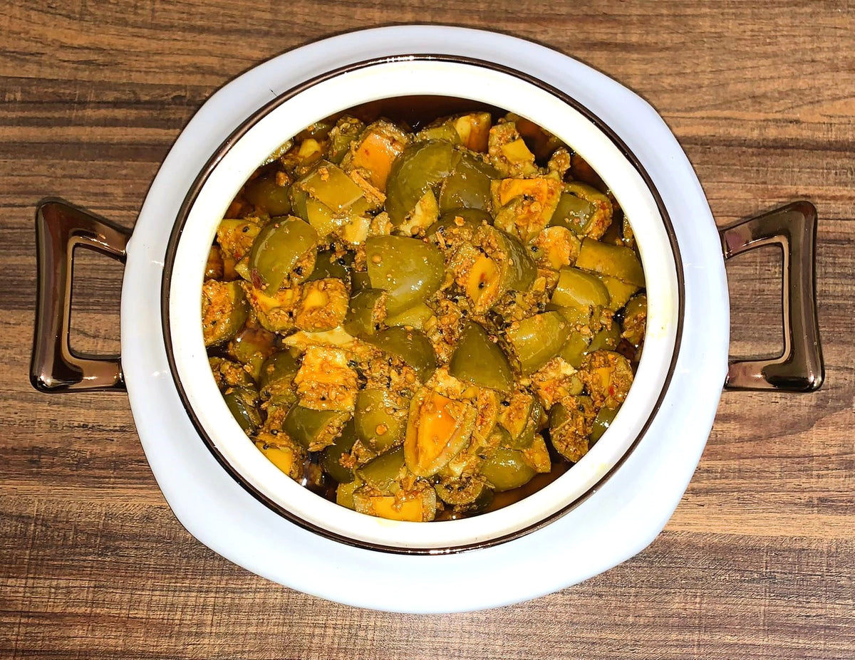 Mama's Signature Mud Handi Achar - 1.5 KG Achar + Complimentary Sarson Oil Bottle
